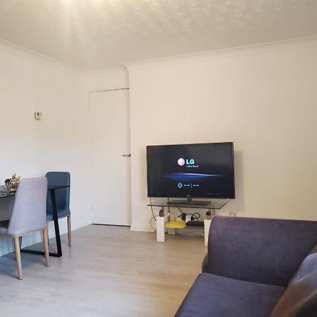 2 Bedroom Flat Near Heathrow Airport Yiewsley Exterior foto