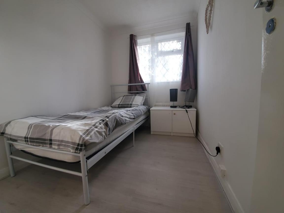 2 Bedroom Flat Near Heathrow Airport Yiewsley Exterior foto
