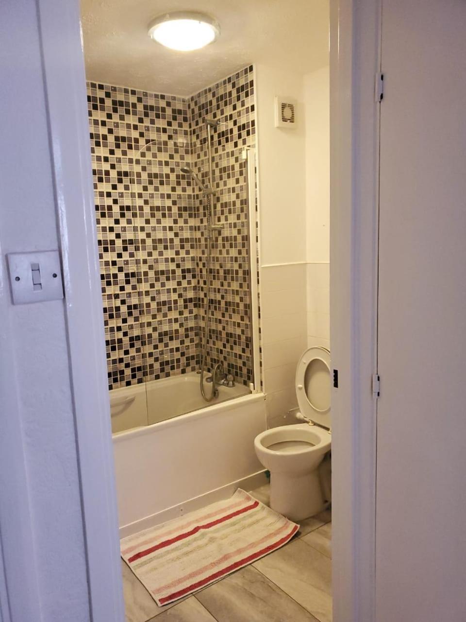 2 Bedroom Flat Near Heathrow Airport Yiewsley Exterior foto