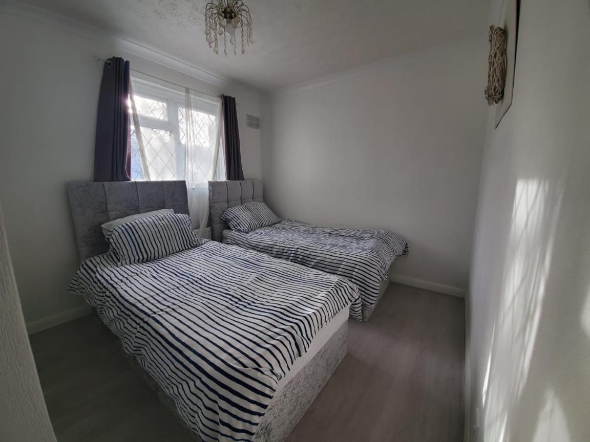 2 Bedroom Flat Near Heathrow Airport Yiewsley Exterior foto